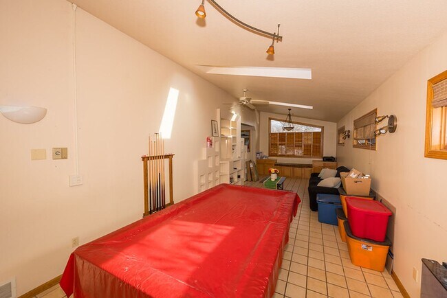 Building Photo - Great 4 Bedroom/2 Bath Home near UND!