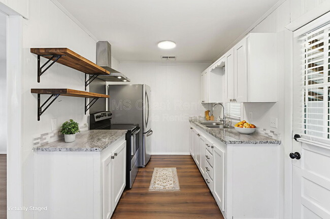 Building Photo - 20 Martha Ave