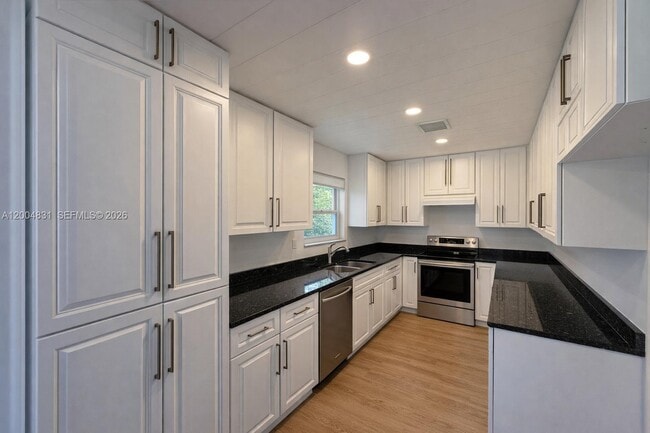 Building Photo - 16932 Calder Dr W