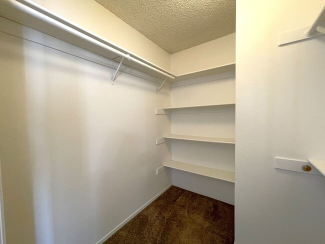 Building Photo - AVAILABLE NOW!! 2 Bedroom 2 Bathroom Condo...