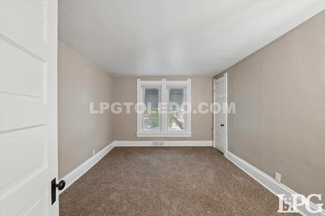 Building Photo - 533 Raymer Blvd