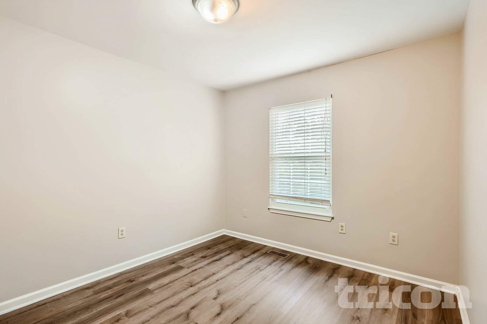 Building Photo - 3326 Midland Ct