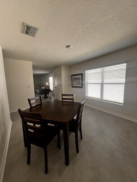 Building Photo - 450 Sunlit Coral St