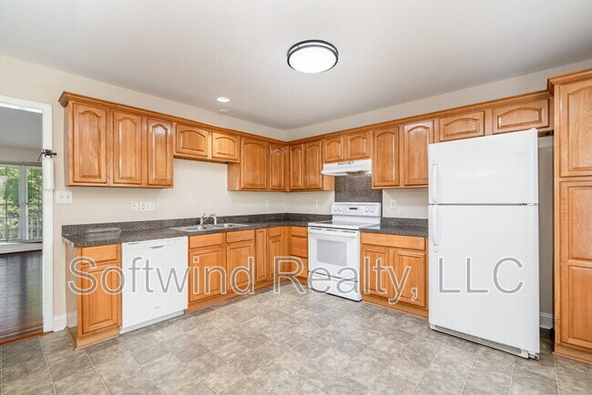 Building Photo - 1803 Red Bird Cir SE