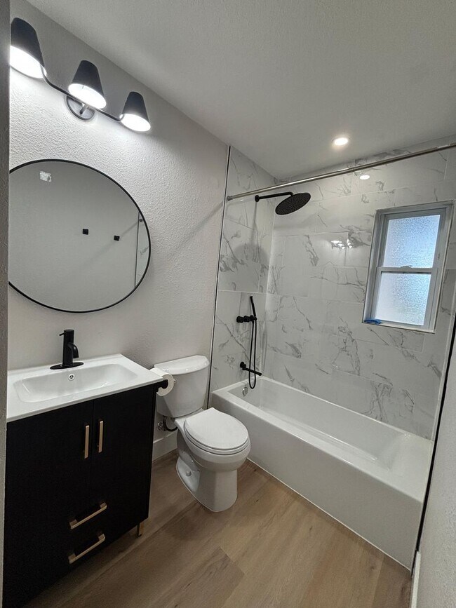 Building Photo - Fully Remodeled 3-Bedroom + Den Home for R...