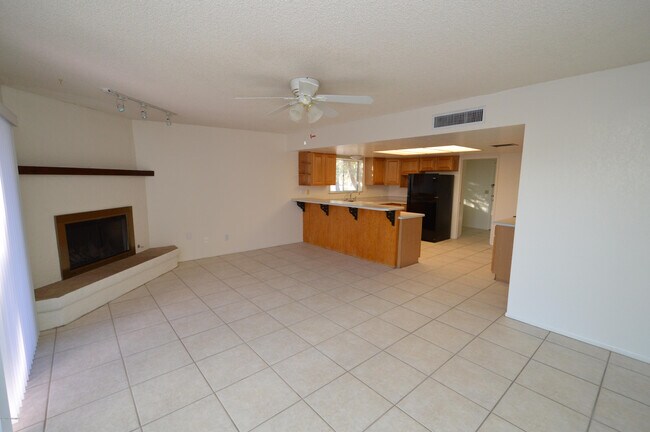 Building Photo - 7722 E Knollwood Cir
