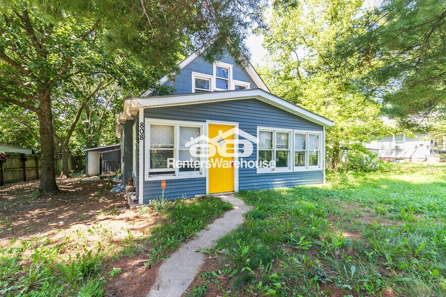 Building Photo - 808 S Grand Ave