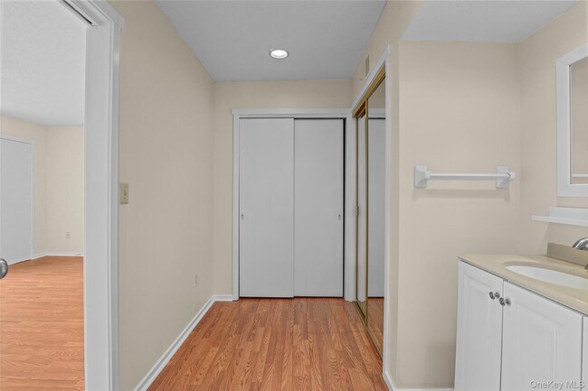 Building Photo - 205 Heritage Hills