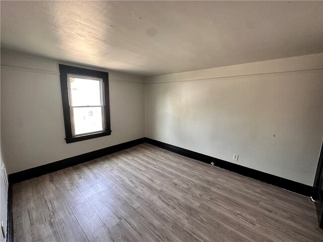 Building Photo - 52 Frances St