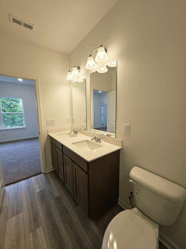 Building Photo - 128 Rosebush Ln