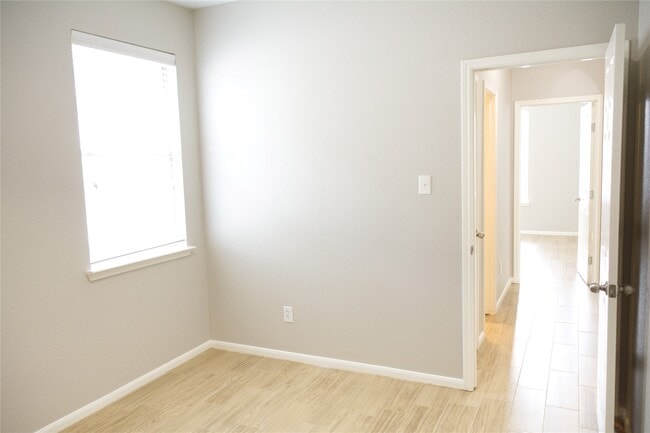 Building Photo - 14434 Long Meadow Dr