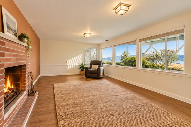 Building Photo - 10880 Dixon Dr S