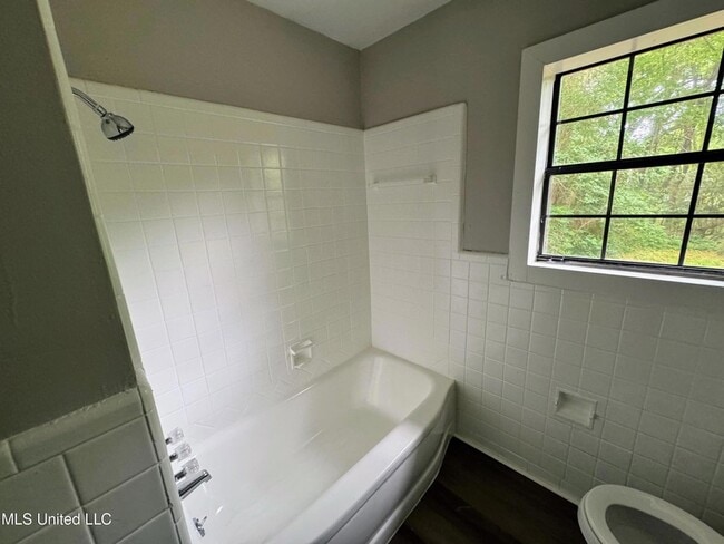 Building Photo - 521 N Park Ln