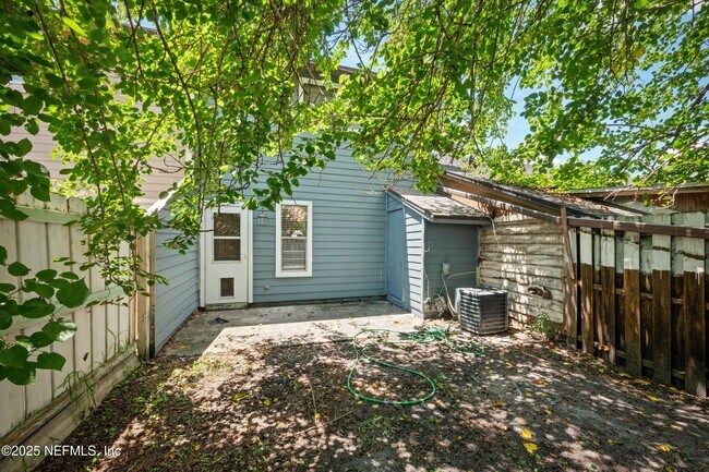 Building Photo - 11259 Shady Glen Dr