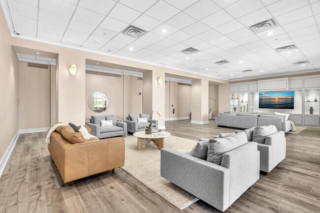 Building Photo - 5600 - 10J