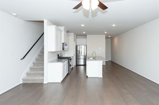 Building Photo - 27930 Western Crk Ct