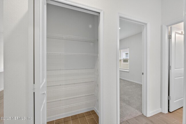 Building Photo - 7159 Pine River Ct