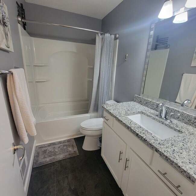 Building Photo - 2/1.5- Furnished- Short Term Available- Cookeville