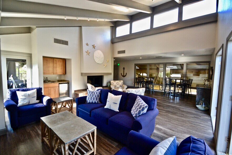 Building Photo - 300 Glenwood Cir
