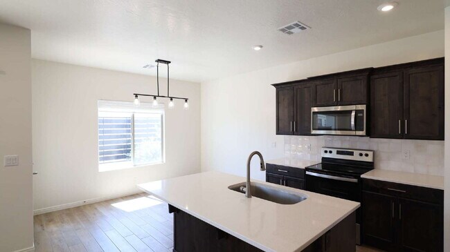 Building Photo - Beautiful 4-Bed, 2.5-Bath Home in Scenic Washington, UT Near Sand Hollow
