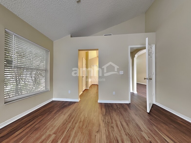 Building Photo - 2315 Kenwick Dr