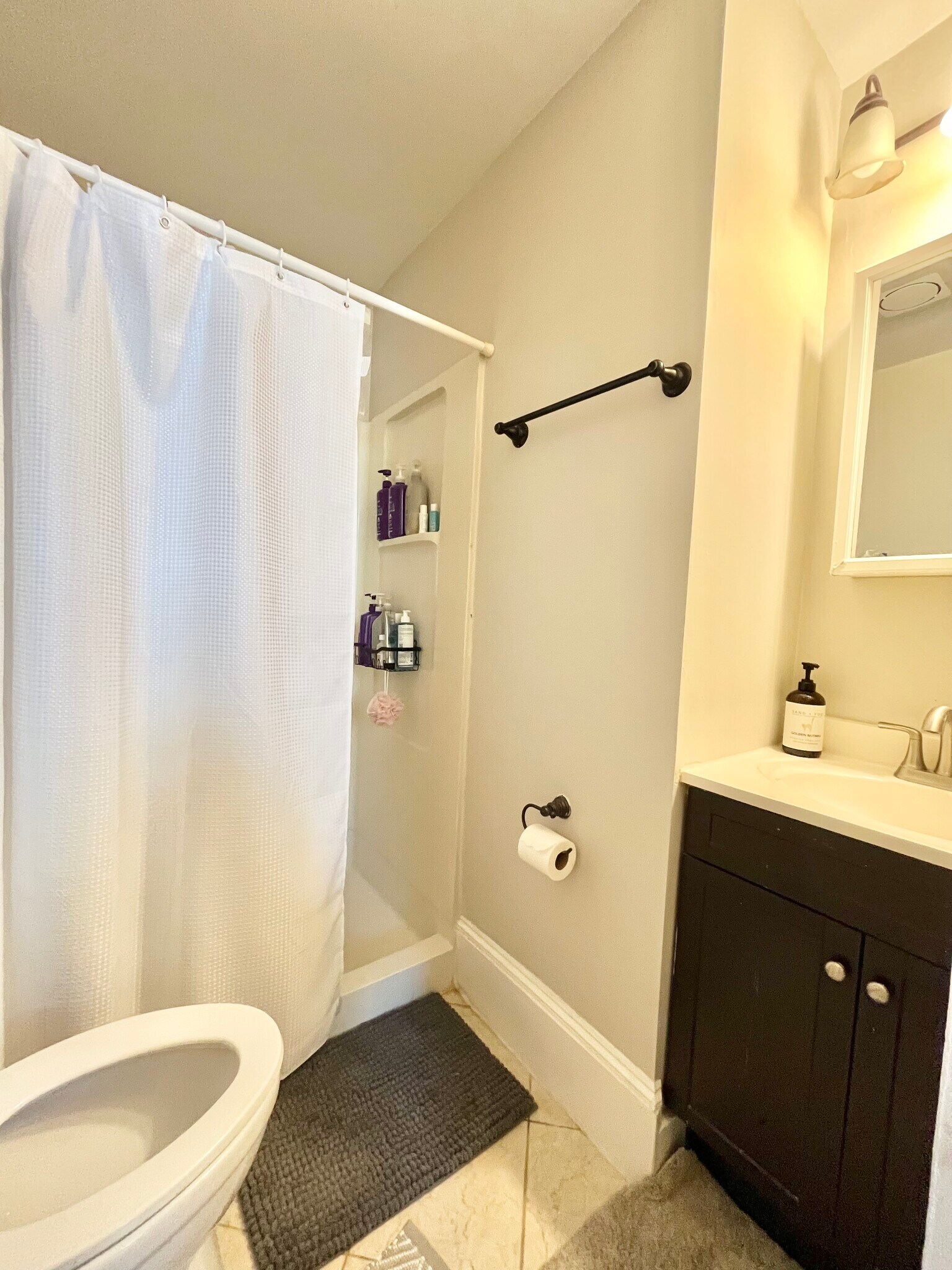 Building Photo - 717 Parker St