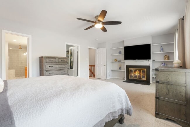 Building Photo - Gorgeous 2BR/3.5BTH Townhome in desirable Neighborhood of StoneyBrook in Rockville