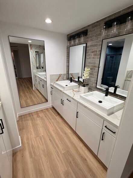 Building Photo - 111 Tamarack Ave