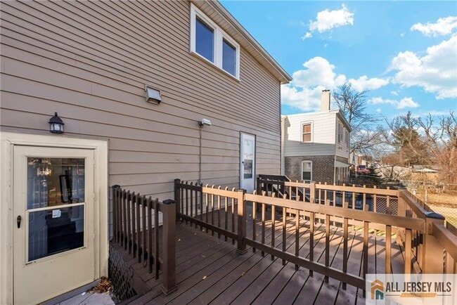 Building Photo - 76 Andrew St