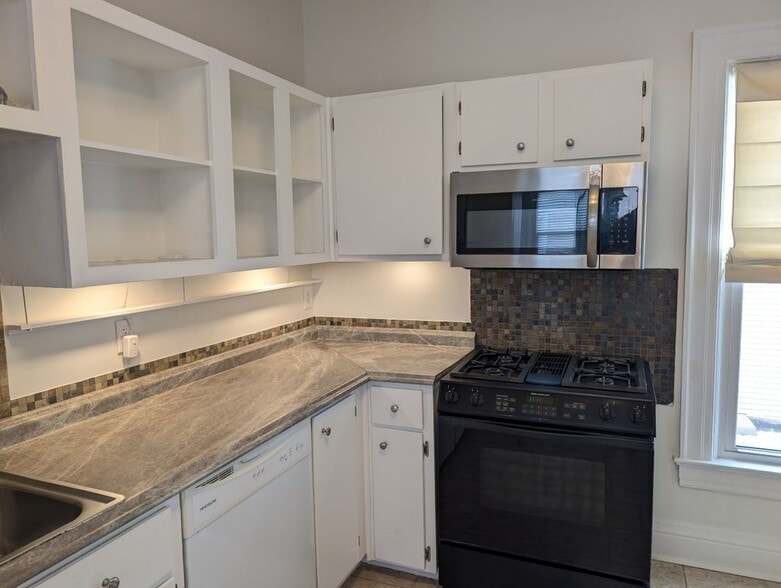 Building Photo - 5313 Broadway, 1