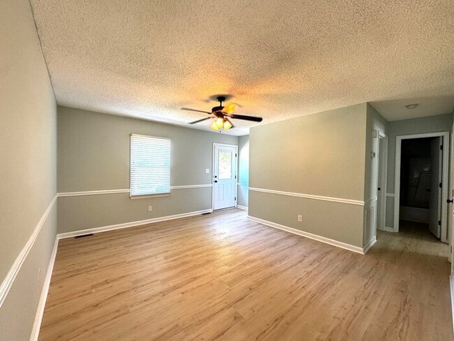 Building Photo - Beautiful Home With Storage Building