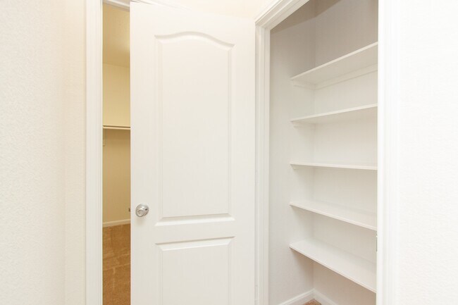 Building Photo - 2011 Parnevik Pl