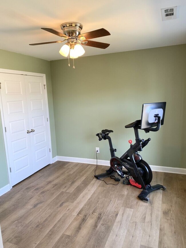 Building Photo - Great Location!! - 3 bedroom 2.5 bath home
