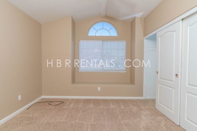Building Photo - Move in Ready Beautiful 4 Bed Home in Tracy - Full Bed/Bath on 1st floor