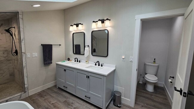 Building Photo - Fully furnished town home in Bigfork