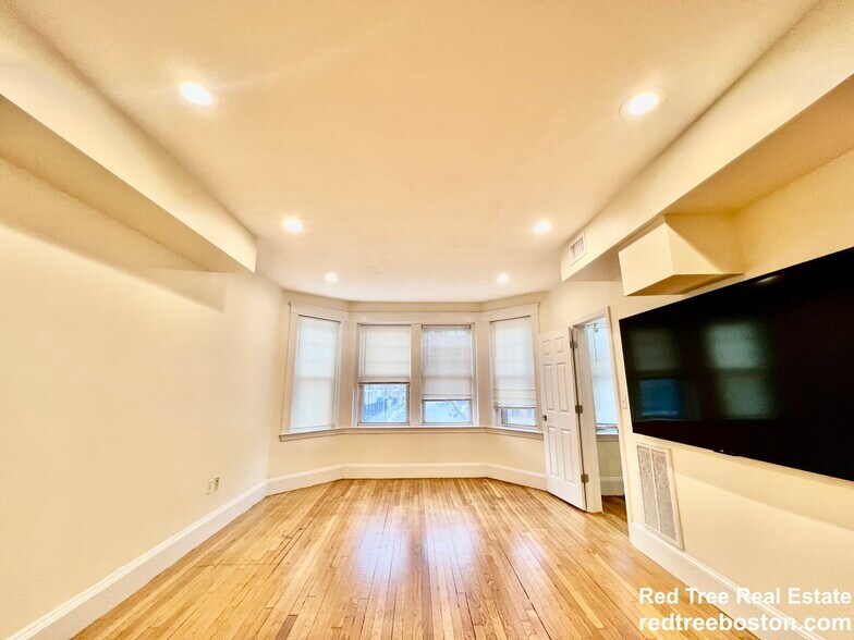 Building Photo - 71 Babcock St