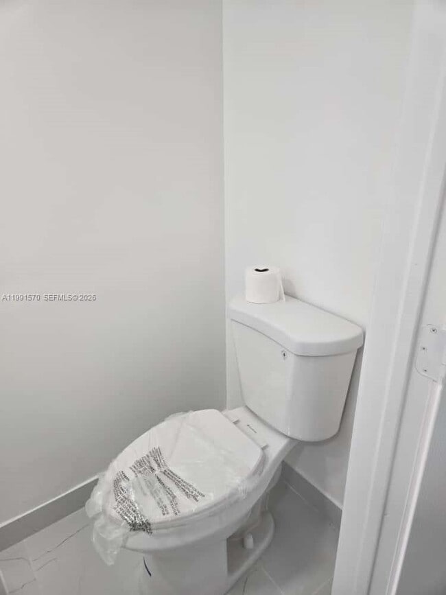 Building Photo - 5 Olive Dr