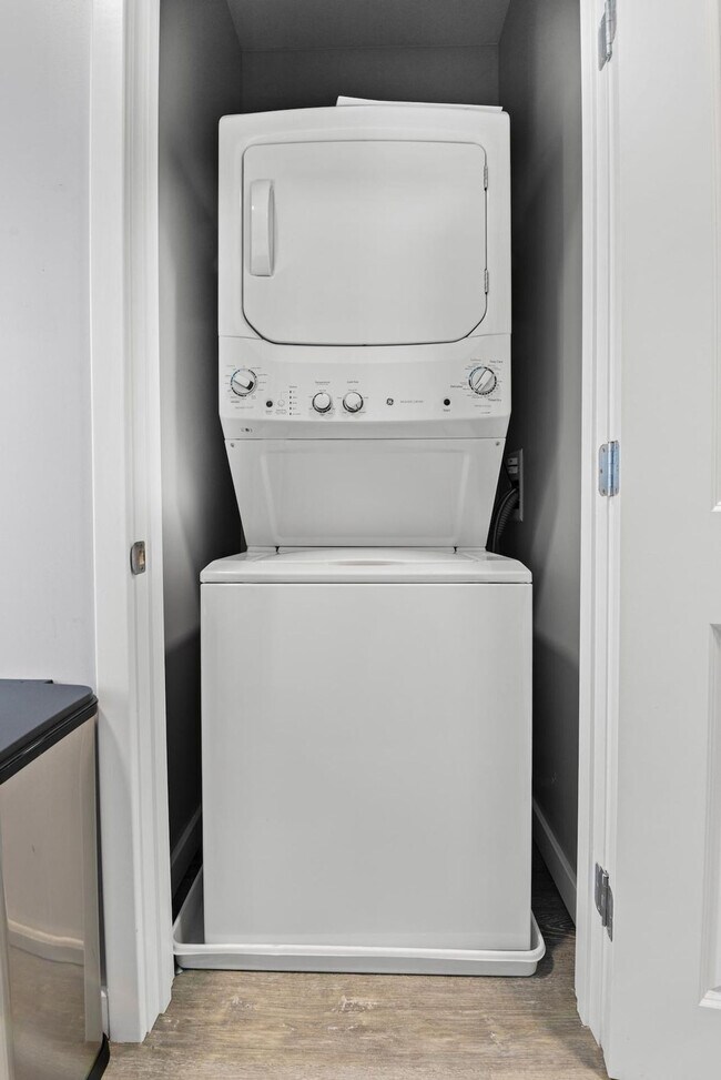 Building Photo - 95 Broadway-SI ID1240367P