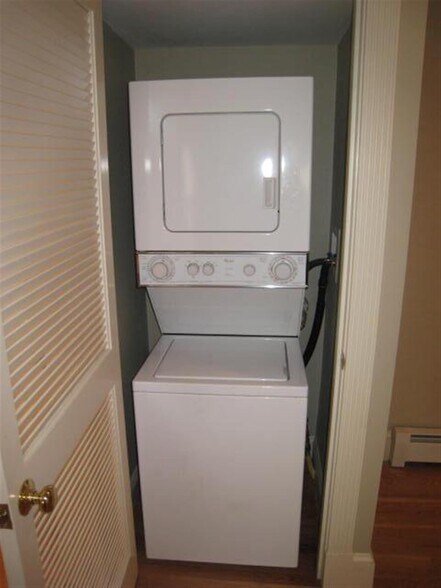 Building Photo - 117 Columbia St