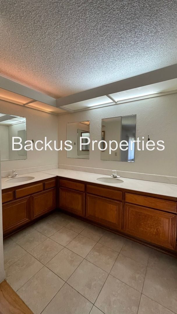 Building Photo - 18725 Vasquez Ct