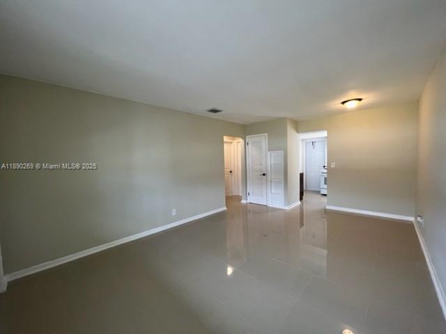 Building Photo - 946 Laurel Dr