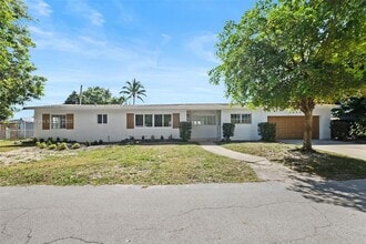 Building Photo - 2444 Plunkett St