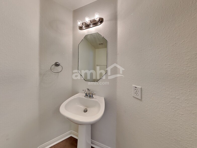 Building Photo - 1018 Redcrest Springs Ct