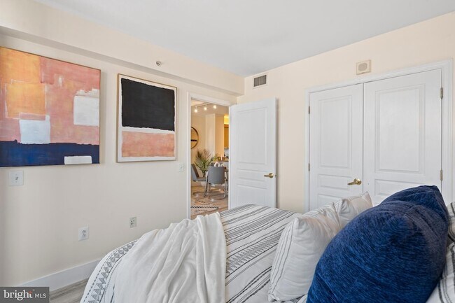 Building Photo - 631 D St NW