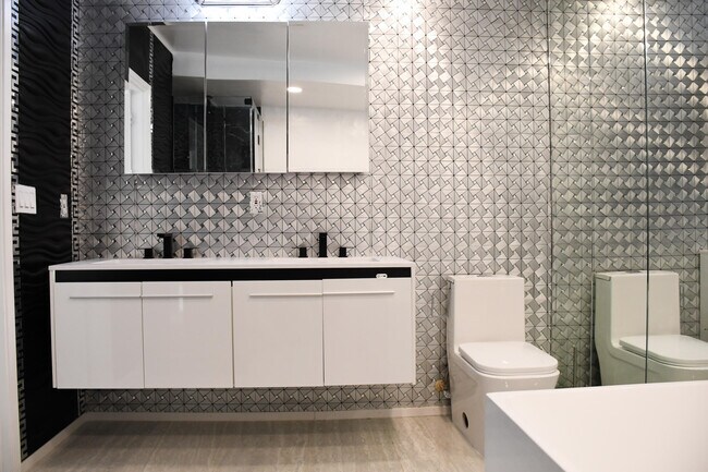 Building Photo - 61576 Aberdeen Dr