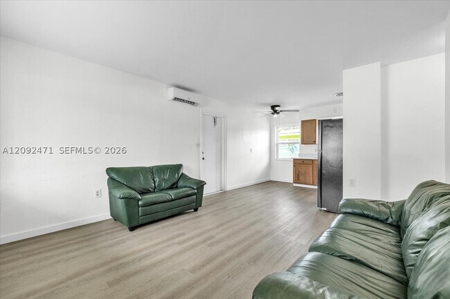 Building Photo - 2423 Jeffcott St