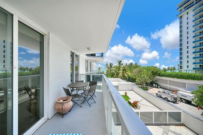 Building Photo - 2401 Collins Ave
