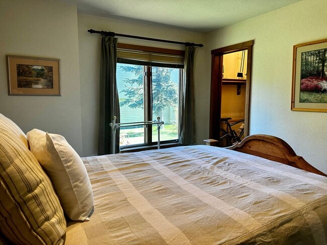 Building Photo - Stunning 3-Bedroom + Loft, 2.5-Bathroom Retreat in Snowcreek – $6,500/Month + Utilities