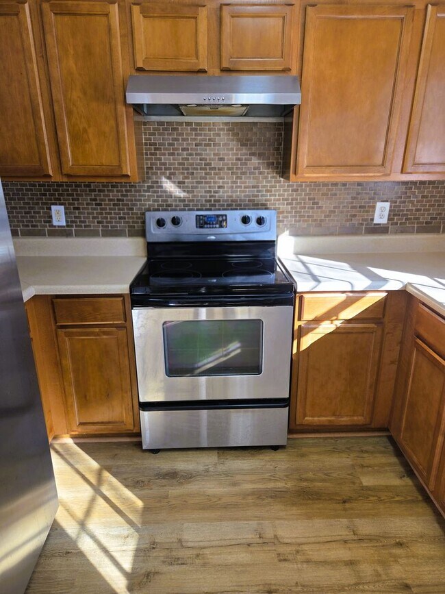 Building Photo - Ashley Village Townhome with all new LPV flooring and paint.