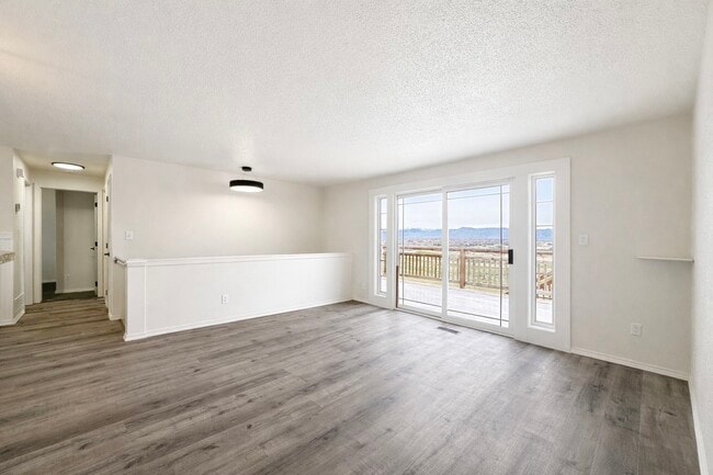 Building Photo - Fox Ridge